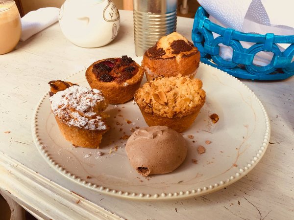 Can You Bake a Delicate Lavender Infused Honey Cake with Edible Flowers?